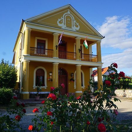 Joe Bácsi Rezidenciája Apartman Kisharsány Kültér fotó