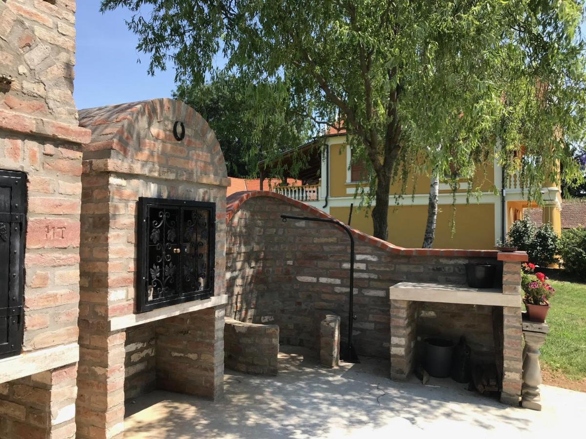 Joe Bácsi Rezidenciája Apartman Kisharsány Kültér fotó
